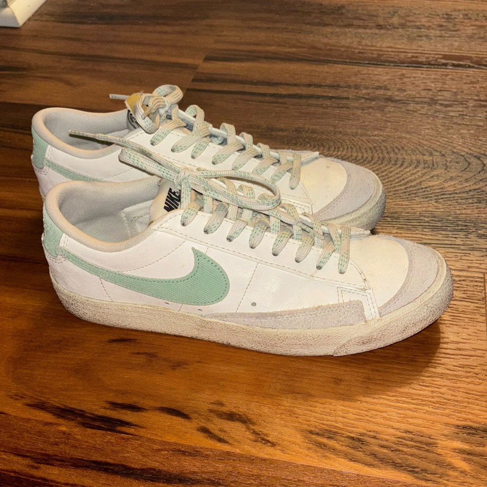 Nike White and Mint Green Sneakers